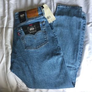 LEVI’S MOM JEANS (BRAND NEW)